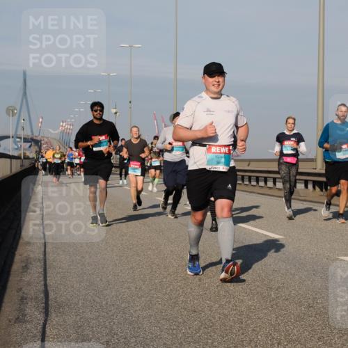 03.10.2025 - Köhlbrandbrückenlauf Fabian Wolf http://msf.ph/oto/9049052 03.10.2025 10:00:49 Position 3 3815 meine-sportfotos.de