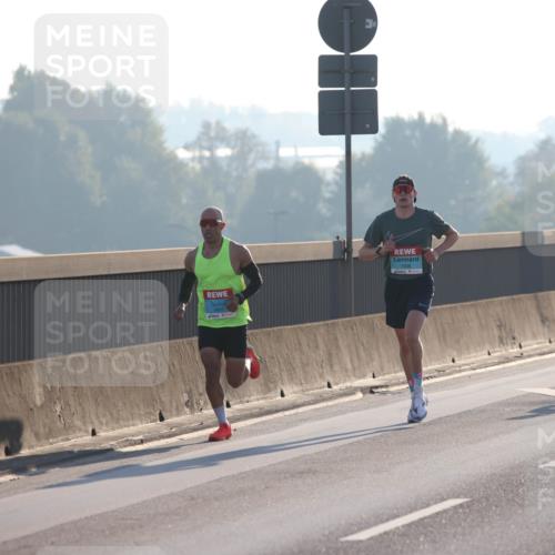 03.10.2025 - Köhlbrandbrückenlauf Lena Gebhardt http://msf.ph/oto/9049053 03.10.2025 09:12:01 Position 1  meine-sportfotos.de