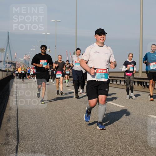 03.10.2025 - Köhlbrandbrückenlauf Fabian Wolf http://msf.ph/oto/9049063 03.10.2025 10:00:49 Position 3 3815, 1121 meine-sportfotos.de