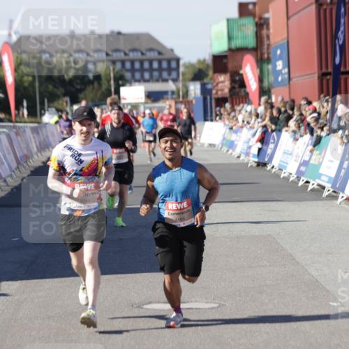 03.10.2025 - Köhlbrandbrückenlauf Jannik Wohlers http://msf.ph/oto/9049065 03.10.2025 13:07:37 Ziel 4113, 4165, 4254, 4263, 4288, 4375, 4636, 6744, 6800 meine-sportfotos.de