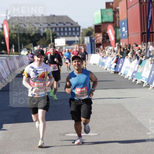 03.10.2025 - Köhlbrandbrückenlauf Jannik Wohlers http://msf.ph/oto/9049069 03.10.2025 13:07:37 Ziel 4113, 4165, 4254, 4263, 4288, 4375, 4636, 6744, 6800 meine-sportfotos.de