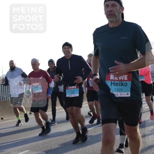 03.10.2025 - Köhlbrandbrückenlauf Jannik Wohlers http://msf.ph/oto/9049077 03.10.2025 09:18:17 Position 3 2134, 3750, 1501 meine-sportfotos.de