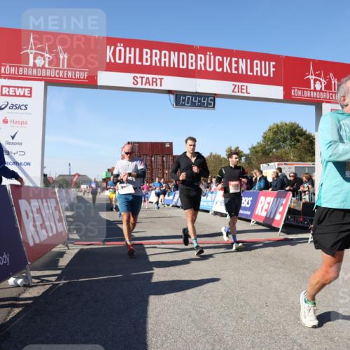 03.10.2025 - Köhlbrandbrückenlauf Lena Gebhardt http://msf.ph/oto/9049080 03.10.2025 13:04:46 Ziel 4022, 4061, 4236, 4246, 4247, 4303, 4449, 4713, 4724, 4831, 5849, 5948, 5968, 6268, 6470, 6716 meine-sportfotos.de