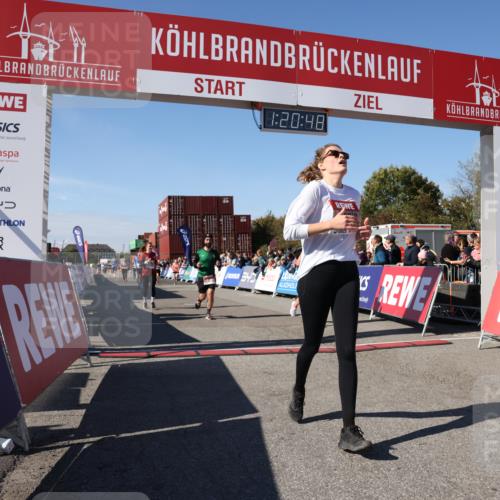 03.10.2025 - Köhlbrandbrückenlauf Lena Gebhardt http://msf.ph/oto/9049082 03.10.2025 13:20:48 Ziel 4476, 4646, 4709, 4915, 4916, 5084, 5480, 5488, 5774, 5918, 5920, 6703, 6777 meine-sportfotos.de