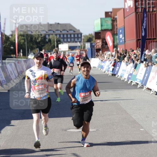 03.10.2025 - Köhlbrandbrückenlauf Jannik Wohlers http://msf.ph/oto/9049087 03.10.2025 13:07:37 Ziel 4113, 4165, 4254, 4263, 4288, 4375, 4636, 6744, 6800 meine-sportfotos.de