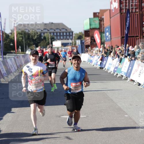 03.10.2025 - Köhlbrandbrückenlauf Jannik Wohlers http://msf.ph/oto/9049089 03.10.2025 13:07:37 Ziel 4113, 4165, 4254, 4263, 4288, 4375, 4636, 6744, 6800 meine-sportfotos.de