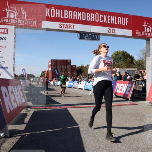 03.10.2025 - Köhlbrandbrückenlauf Lena Gebhardt http://msf.ph/oto/9049093 03.10.2025 13:20:48 Ziel 4476, 4646, 4709, 4915, 4916, 5084, 5480, 5488, 5774, 5918, 5920, 6703, 6777 meine-sportfotos.de
