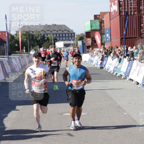 03.10.2025 - Köhlbrandbrückenlauf Jannik Wohlers http://msf.ph/oto/9049094 03.10.2025 13:07:37 Ziel 4113, 4165, 4254, 4263, 4288, 4375, 4636, 6744, 6800 meine-sportfotos.de