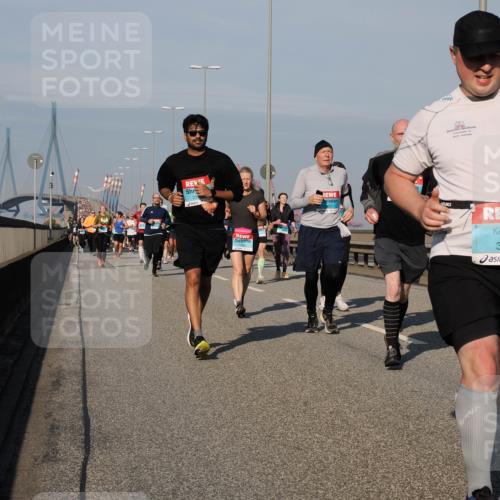 03.10.2025 - Köhlbrandbrückenlauf Fabian Wolf http://msf.ph/oto/9049096 03.10.2025 10:00:50 Position 3 215, 1743, 3815 meine-sportfotos.de