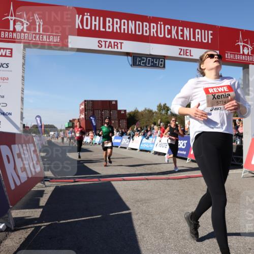 03.10.2025 - Köhlbrandbrückenlauf Lena Gebhardt http://msf.ph/oto/9049097 03.10.2025 13:20:49 Ziel 4476, 4646, 4709, 4915, 4916, 5006, 5084, 5480, 5488, 5774, 5918, 5920, 6703 meine-sportfotos.de
