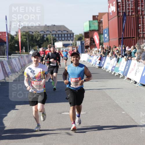 03.10.2025 - Köhlbrandbrückenlauf Jannik Wohlers http://msf.ph/oto/9049099 03.10.2025 13:07:37 Ziel 4113, 4165, 4254, 4263, 4288, 4375, 4636, 6744, 6800 meine-sportfotos.de