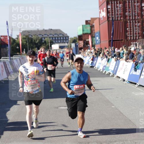 03.10.2025 - Köhlbrandbrückenlauf Jannik Wohlers http://msf.ph/oto/9049101 03.10.2025 13:07:38 Ziel 4113, 4165, 4254, 4263, 4375, 4636, 6744, 6800 meine-sportfotos.de