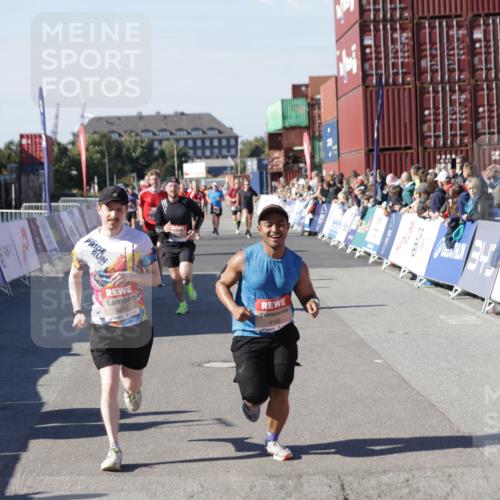 03.10.2025 - Köhlbrandbrückenlauf Jannik Wohlers http://msf.ph/oto/9049106 03.10.2025 13:07:38 Ziel 4113, 4165, 4254, 4263, 4375, 4636, 6744, 6800 meine-sportfotos.de