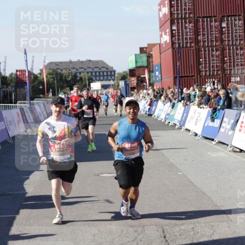 03.10.2025 - Köhlbrandbrückenlauf Jannik Wohlers http://msf.ph/oto/9049109 03.10.2025 13:07:38 Ziel 4113, 4165, 4254, 4263, 4375, 4636, 6744, 6800 meine-sportfotos.de