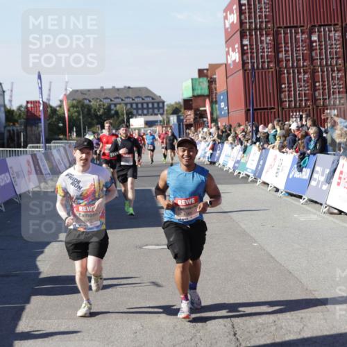 03.10.2025 - Köhlbrandbrückenlauf Jannik Wohlers http://msf.ph/oto/9049113 03.10.2025 13:07:38 Ziel 4113, 4165, 4254, 4263, 4375, 4636, 6744, 6800 meine-sportfotos.de