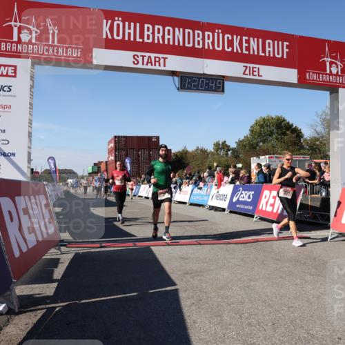 03.10.2025 - Köhlbrandbrückenlauf Lena Gebhardt http://msf.ph/oto/9049117 03.10.2025 13:20:49 Ziel 4476, 4646, 4709, 4915, 4916, 5006, 5084, 5480, 5488, 5774, 5918, 5920, 6703 meine-sportfotos.de