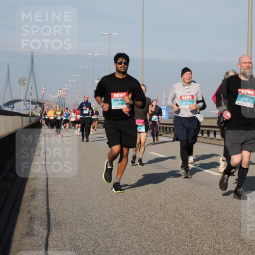 03.10.2025 - Köhlbrandbrückenlauf Fabian Wolf http://msf.ph/oto/9049123 03.10.2025 10:00:51 Position 3 2168, 2851, 1941, 3150 meine-sportfotos.de