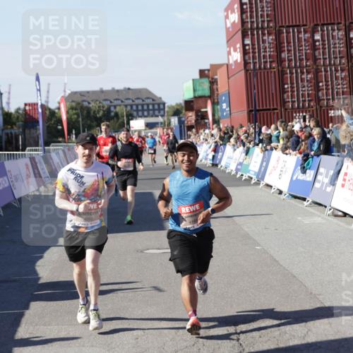 03.10.2025 - Köhlbrandbrückenlauf Jannik Wohlers http://msf.ph/oto/9049125 03.10.2025 13:07:38 Ziel 4113, 4165, 4254, 4263, 4375, 4636, 6744, 6800 meine-sportfotos.de