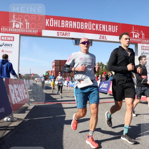 03.10.2025 - Köhlbrandbrückenlauf Lena Gebhardt http://msf.ph/oto/9049130 03.10.2025 13:04:47 Ziel 4022, 4061, 4236, 4246, 4247, 4303, 4449, 4724, 4831, 5849, 5948, 5968, 6268, 6470, 6716 meine-sportfotos.de
