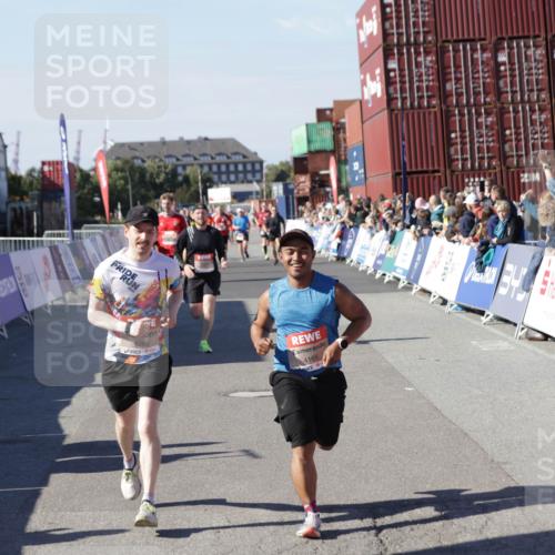 03.10.2025 - Köhlbrandbrückenlauf Jannik Wohlers http://msf.ph/oto/9049131 03.10.2025 13:07:38 Ziel 4113, 4165, 4254, 4263, 4375, 4636, 6744, 6800 meine-sportfotos.de