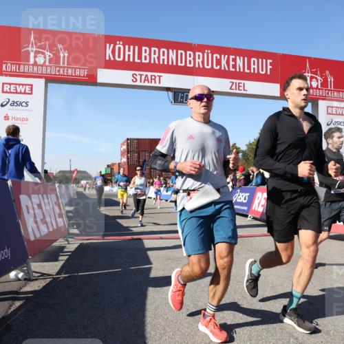 03.10.2025 - Köhlbrandbrückenlauf Lena Gebhardt http://msf.ph/oto/9049138 03.10.2025 13:04:47 Ziel 4022, 4061, 4236, 4246, 4247, 4303, 4449, 4724, 4831, 5849, 5948, 5968, 6268, 6470, 6716 meine-sportfotos.de