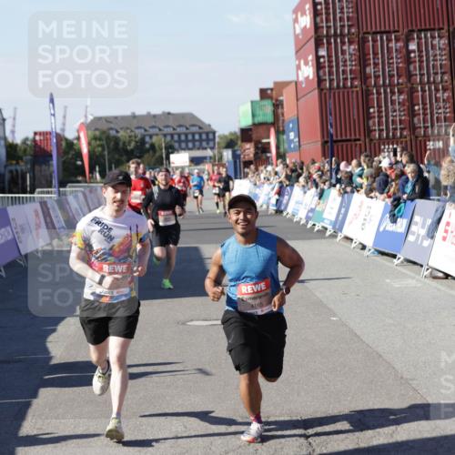 03.10.2025 - Köhlbrandbrückenlauf Jannik Wohlers http://msf.ph/oto/9049142 03.10.2025 13:07:38 Ziel 4113, 4165, 4254, 4263, 4375, 4636, 6744, 6800 meine-sportfotos.de