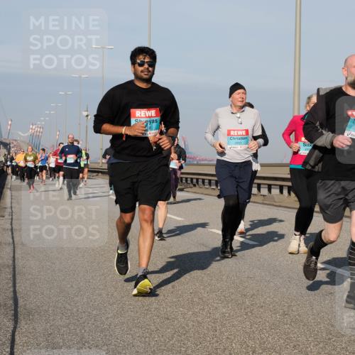 03.10.2025 - Köhlbrandbrückenlauf Fabian Wolf http://msf.ph/oto/9049148 03.10.2025 10:00:51 Position 3 68, 2851, 285, 1941, 3150 meine-sportfotos.de