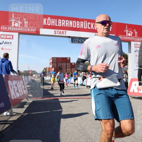 03.10.2025 - Köhlbrandbrückenlauf Lena Gebhardt http://msf.ph/oto/9049154 03.10.2025 13:04:47 Ziel 4022, 4061, 4236, 4246, 4247, 4303, 4449, 4724, 4831, 5849, 5948, 5968, 6268, 6470, 6716 meine-sportfotos.de