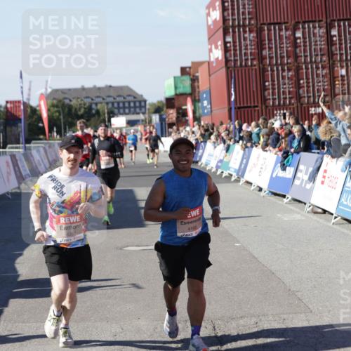 03.10.2025 - Köhlbrandbrückenlauf Jannik Wohlers http://msf.ph/oto/9049155 03.10.2025 13:07:38 Ziel 4113, 4165, 4254, 4263, 4375, 4636, 6744, 6800 meine-sportfotos.de