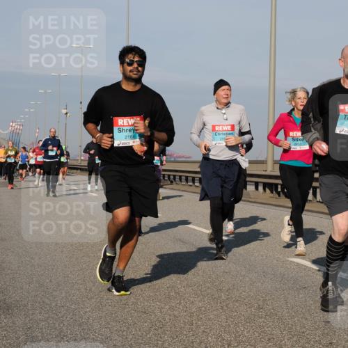 03.10.2025 - Köhlbrandbrückenlauf Fabian Wolf http://msf.ph/oto/9049156 03.10.2025 10:00:52 Position 3 2168, 2853, 1941, 3150 meine-sportfotos.de