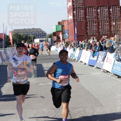 03.10.2025 - Köhlbrandbrückenlauf Jannik Wohlers http://msf.ph/oto/9049163 03.10.2025 13:07:38 Ziel 4113, 4165, 4254, 4263, 4375, 4636, 6744, 6800 meine-sportfotos.de