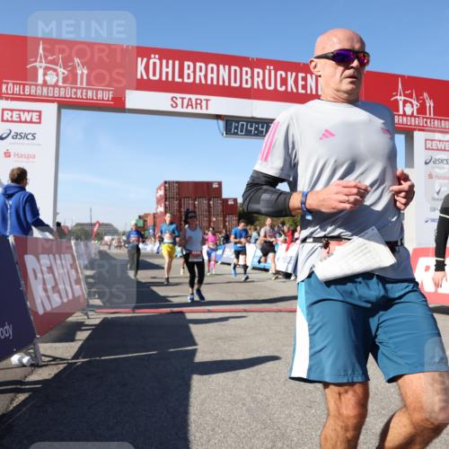 03.10.2025 - Köhlbrandbrückenlauf Lena Gebhardt http://msf.ph/oto/9049164 03.10.2025 13:04:47 Ziel 4022, 4061, 4236, 4246, 4247, 4303, 4449, 4724, 4831, 5849, 5948, 5968, 6268, 6470, 6716 meine-sportfotos.de