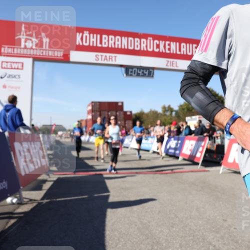03.10.2025 - Köhlbrandbrückenlauf Lena Gebhardt http://msf.ph/oto/9049173 03.10.2025 13:04:48 Ziel 4022, 4061, 4236, 4246, 4247, 4303, 4449, 4724, 4831, 5849, 5948, 5968, 6268, 6470, 6716 meine-sportfotos.de