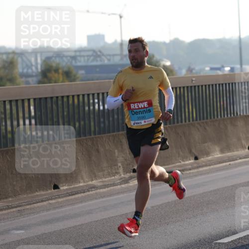 03.10.2025 - Köhlbrandbrückenlauf Lena Gebhardt http://msf.ph/oto/9049174 03.10.2025 09:12:08 Position 1 3590 meine-sportfotos.de