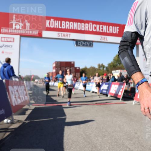 03.10.2025 - Köhlbrandbrückenlauf Lena Gebhardt http://msf.ph/oto/9049185 03.10.2025 13:04:48 Ziel 4022, 4061, 4236, 4246, 4247, 4303, 4449, 4724, 4831, 5849, 5948, 5968, 6268, 6470, 6716 meine-sportfotos.de