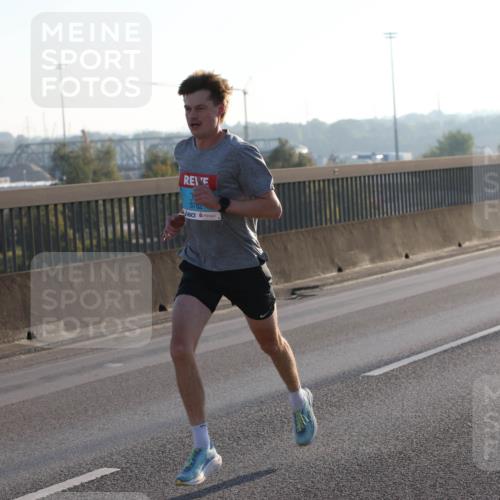 03.10.2025 - Köhlbrandbrückenlauf Lena Gebhardt http://msf.ph/oto/9049196 03.10.2025 09:12:10 Position 1 3782 meine-sportfotos.de