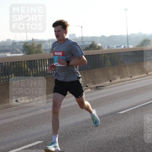 03.10.2025 - Köhlbrandbrückenlauf Lena Gebhardt http://msf.ph/oto/9049202 03.10.2025 09:12:10 Position 1  meine-sportfotos.de