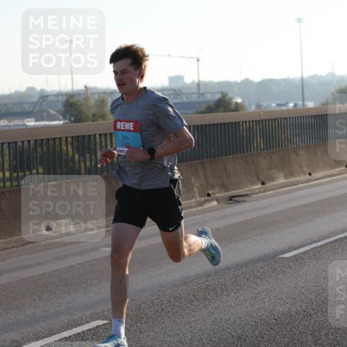 03.10.2025 - Köhlbrandbrückenlauf Lena Gebhardt http://msf.ph/oto/9049214 03.10.2025 09:12:10 Position 1 3722 meine-sportfotos.de