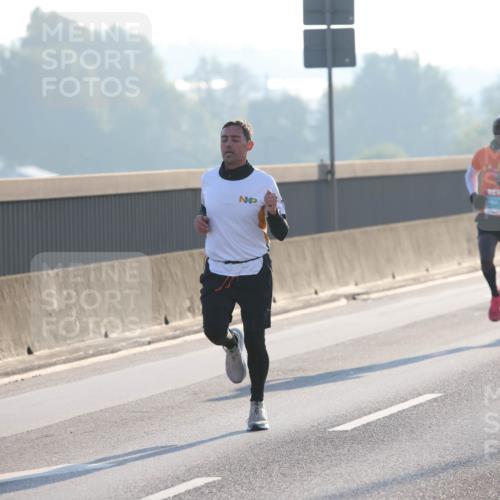 03.10.2025 - Köhlbrandbrückenlauf Lena Gebhardt http://msf.ph/oto/9049222 03.10.2025 09:12:12 Position 1  meine-sportfotos.de