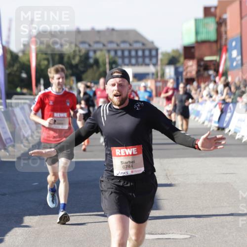 03.10.2025 - Köhlbrandbrückenlauf Jannik Wohlers http://msf.ph/oto/9049225 03.10.2025 13:07:40 Ziel 4159, 4165, 4254, 4263, 4375, 4636, 6384, 6744, 6800 meine-sportfotos.de