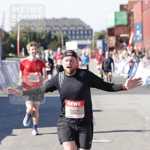03.10.2025 - Köhlbrandbrückenlauf Jannik Wohlers http://msf.ph/oto/9049239 03.10.2025 13:07:41 Ziel 4159, 4165, 4254, 4263, 4375, 6384, 6744, 6800 meine-sportfotos.de