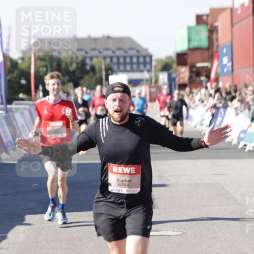 03.10.2025 - Köhlbrandbrückenlauf Jannik Wohlers http://msf.ph/oto/9049244 03.10.2025 13:07:41 Ziel 4159, 4165, 4254, 4263, 4375, 6384, 6744, 6800 meine-sportfotos.de