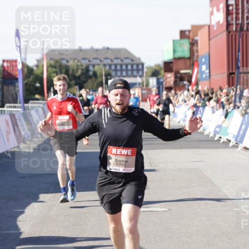 03.10.2025 - Köhlbrandbrückenlauf Jannik Wohlers http://msf.ph/oto/9049250 03.10.2025 13:07:41 Ziel 4159, 4165, 4254, 4263, 4375, 6384, 6744, 6800 meine-sportfotos.de