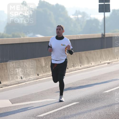 03.10.2025 - Köhlbrandbrückenlauf Lena Gebhardt http://msf.ph/oto/9049257 03.10.2025 09:12:12 Position 1  meine-sportfotos.de