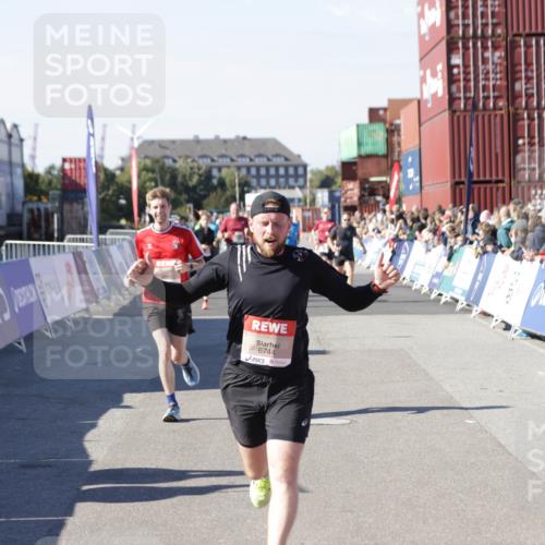 03.10.2025 - Köhlbrandbrückenlauf Jannik Wohlers http://msf.ph/oto/9049258 03.10.2025 13:07:41 Ziel 4159, 4165, 4254, 4263, 4375, 6384, 6744, 6800 meine-sportfotos.de