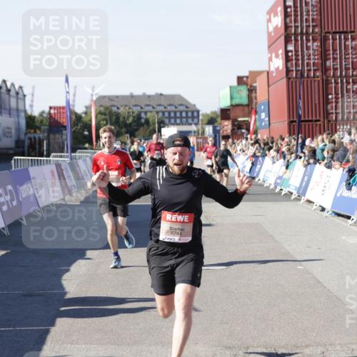 03.10.2025 - Köhlbrandbrückenlauf Jannik Wohlers http://msf.ph/oto/9049262 03.10.2025 13:07:41 Ziel 4159, 4165, 4254, 4263, 4375, 6384, 6744, 6800 meine-sportfotos.de