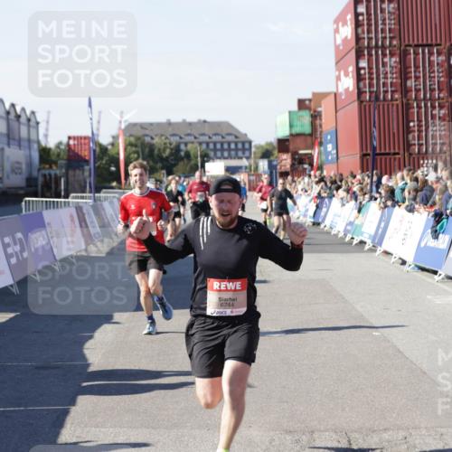 03.10.2025 - Köhlbrandbrückenlauf Jannik Wohlers http://msf.ph/oto/9049266 03.10.2025 13:07:41 Ziel 4159, 4165, 4254, 4263, 4375, 6384, 6744, 6800 meine-sportfotos.de