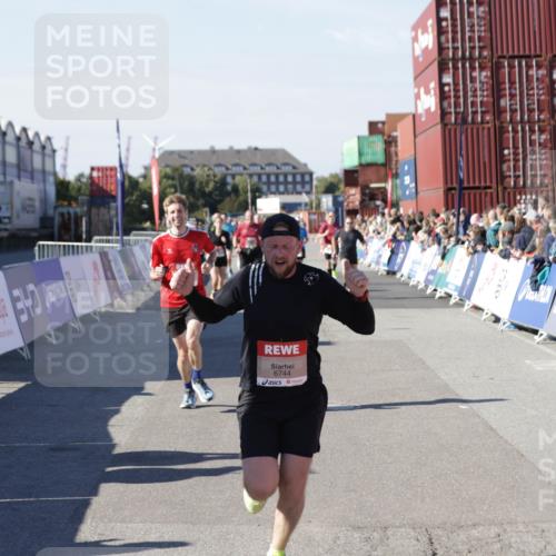 03.10.2025 - Köhlbrandbrückenlauf Jannik Wohlers http://msf.ph/oto/9049271 03.10.2025 13:07:41 Ziel 4159, 4165, 4254, 4263, 4375, 6384, 6744, 6800 meine-sportfotos.de