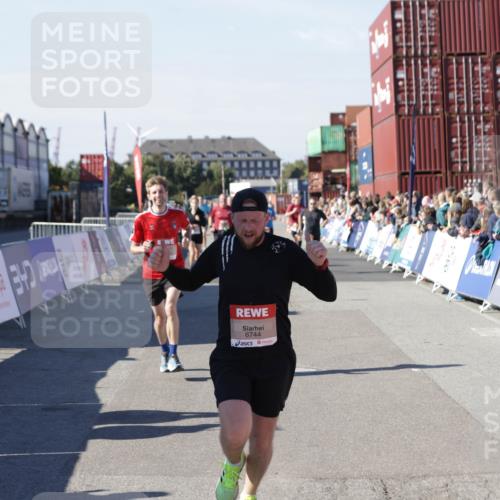 03.10.2025 - Köhlbrandbrückenlauf Jannik Wohlers http://msf.ph/oto/9049276 03.10.2025 13:07:41 Ziel 4159, 4165, 4254, 4263, 4375, 6384, 6744, 6800 meine-sportfotos.de