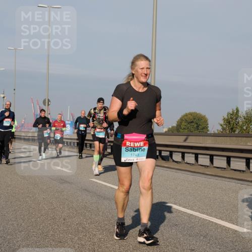 03.10.2025 - Köhlbrandbrückenlauf Fabian Wolf http://msf.ph/oto/9049279 03.10.2025 10:00:54 Position 3 2413, 1743, 38 meine-sportfotos.de